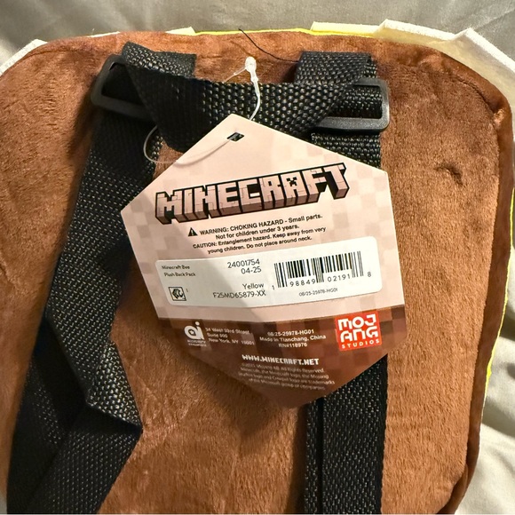 Minecraft bee plush backpack - Picture 5 of 5